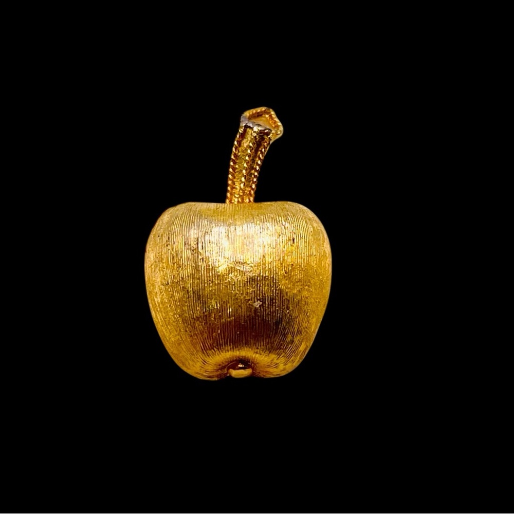 Cute Dainty Avon 1974 Brushed Gold Tone Apple Brooch Pin - Picture 6 of 13